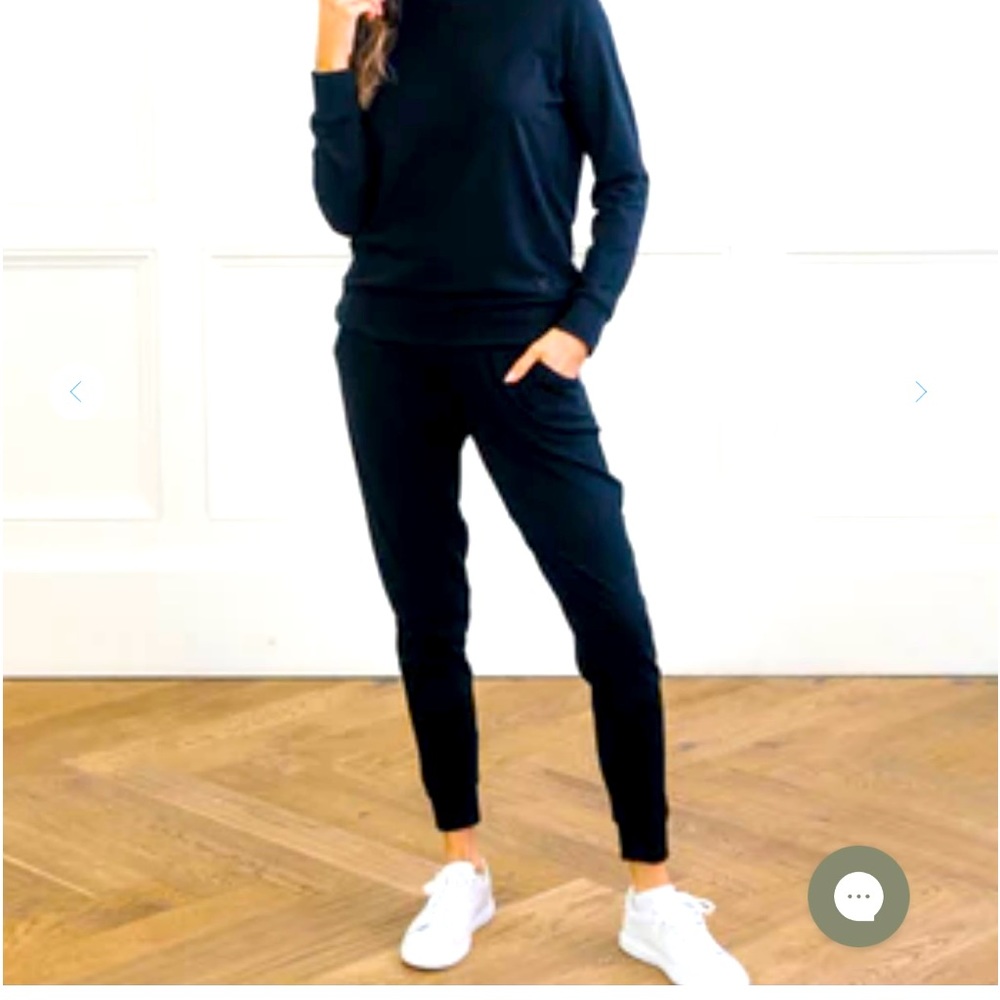 Cozy earth joggers. Like new size medium. Black.